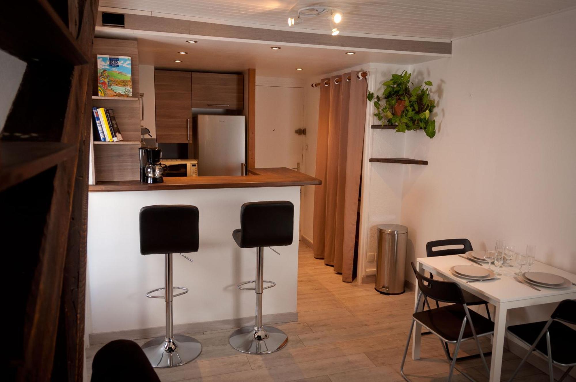 Le T2 Douillet D'Uriage - Residence Le Louvre - Cure Thermale Uriage- Proche Chamrousse - Jusqu'A 3 Personnes - Region Agreable En Toute Saison Vaulnaveys-le-Haut Luaran gambar